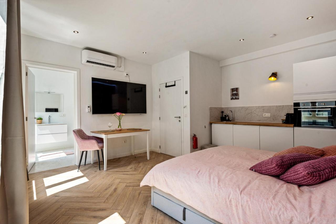 Suite City Center In Quiet Street & Airco Anversa Esterno foto