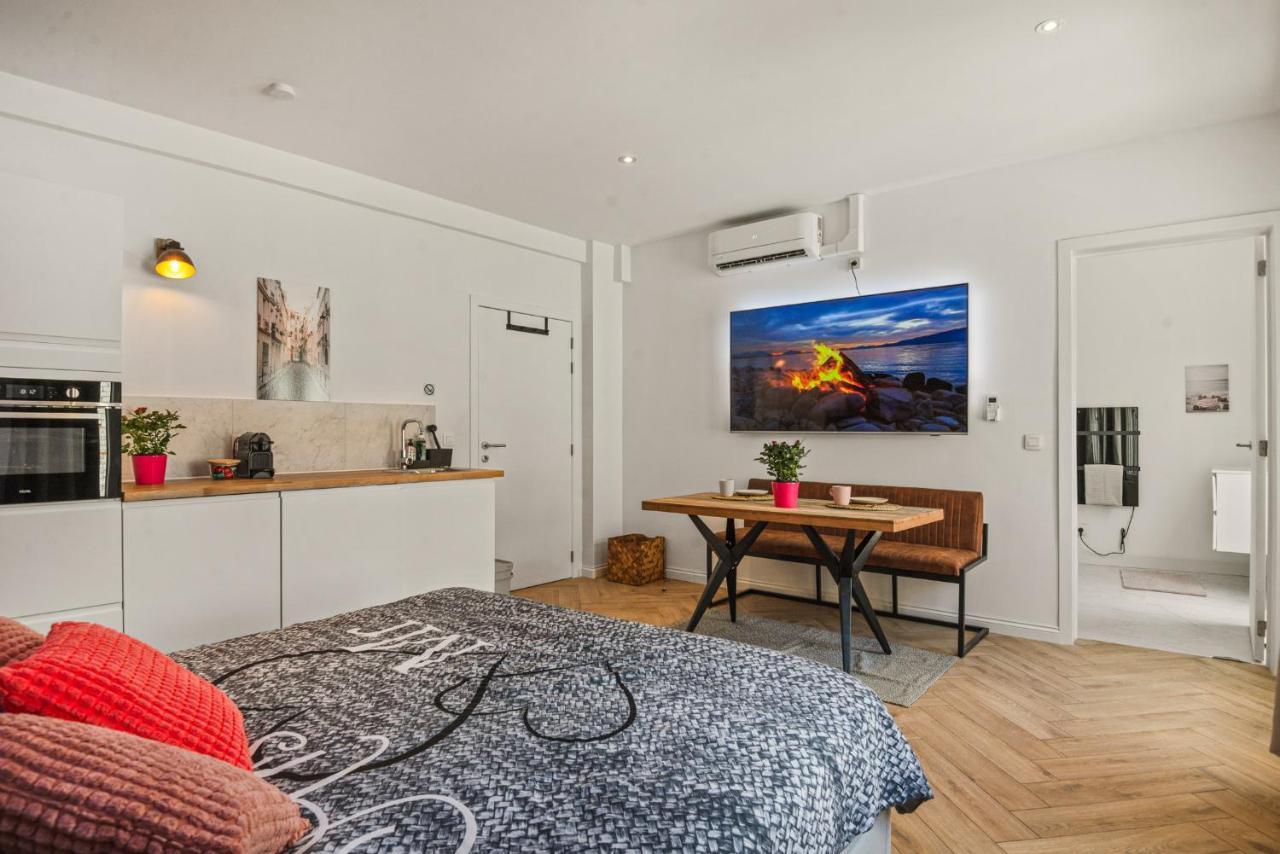 Suite City Center In Quiet Street & Airco Anversa Esterno foto
